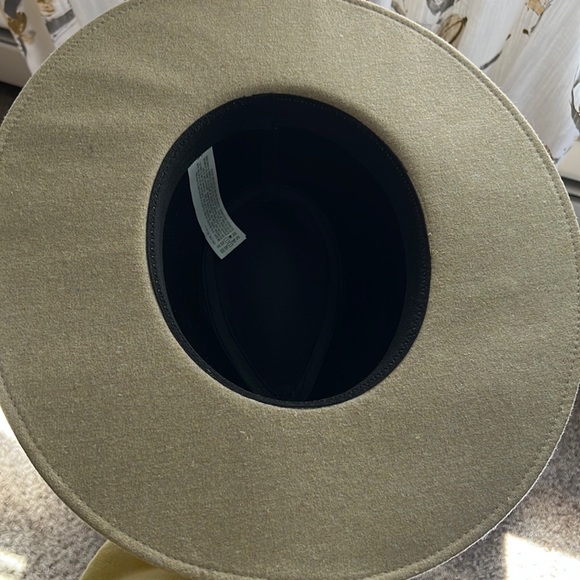 NWT Cream Fedora with Black Faux Leather Brim Hat - Picture 9 of 10